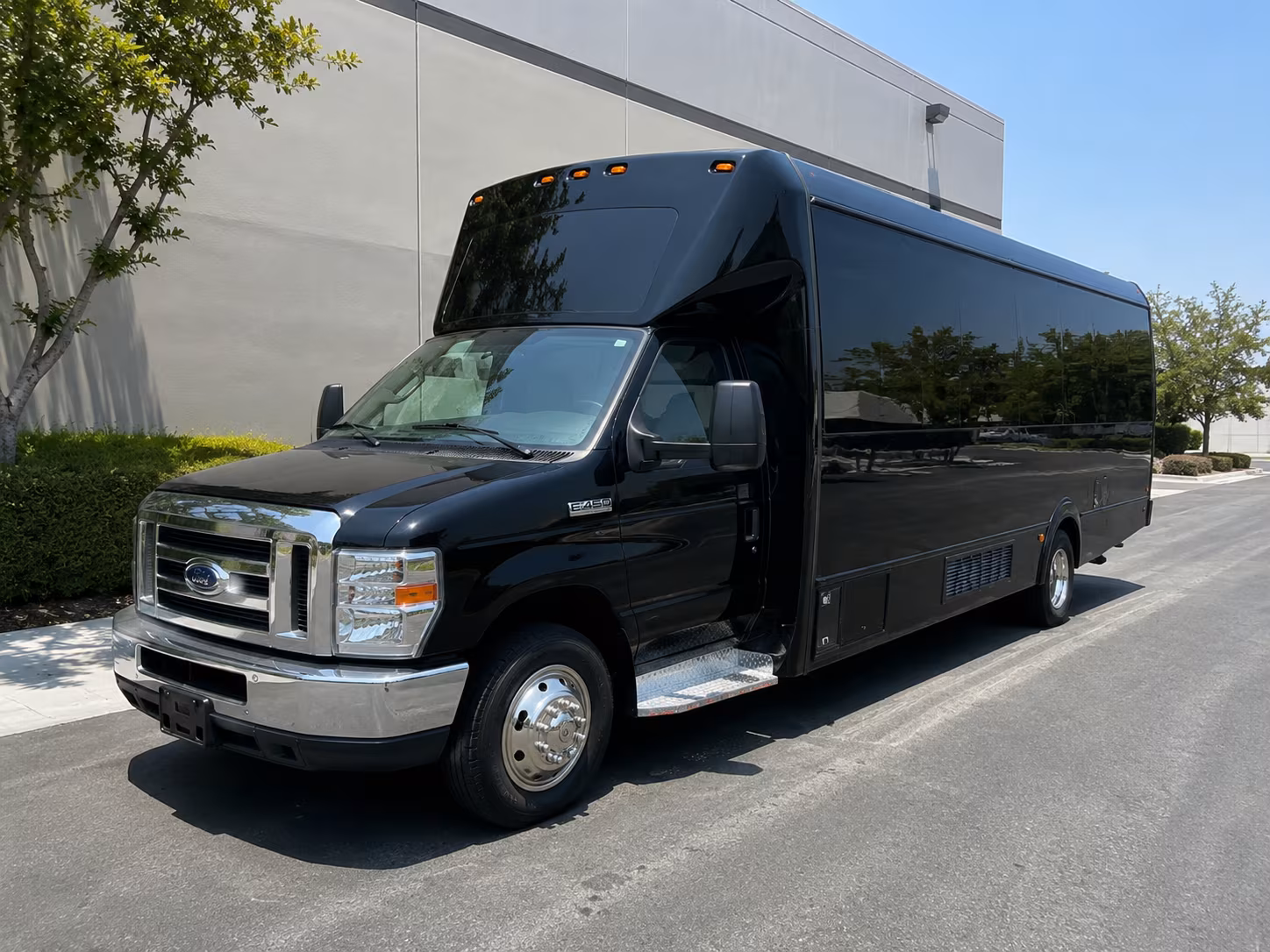Bakersfield Winery Tour & Pub Crawl Transportation